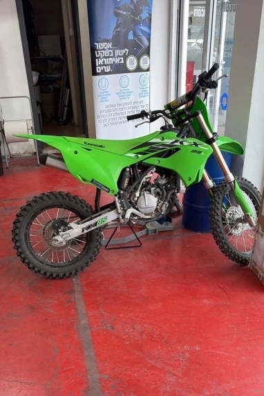 קוואסאקי (Kawasaki) KX85 מודל 2025 יד 0<br>עם 100 ק"מ  בנזין, היברידי (אוטומט)